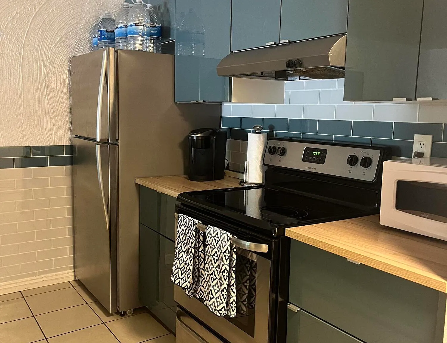 2 bed, 2.0 bath, 932 sqft, $2,095 — Photo 2