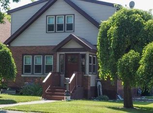 702 2nd Ave, West Bend, WI 53095