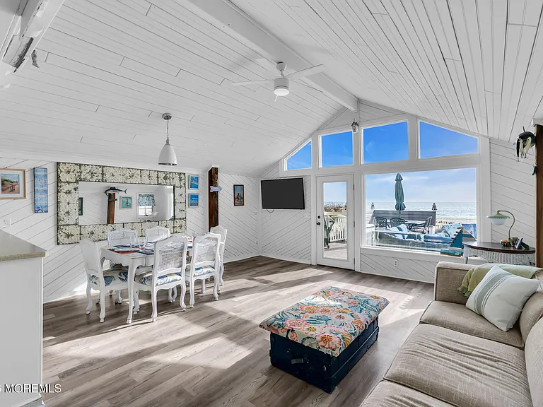 55 Beach Front — Photo 7