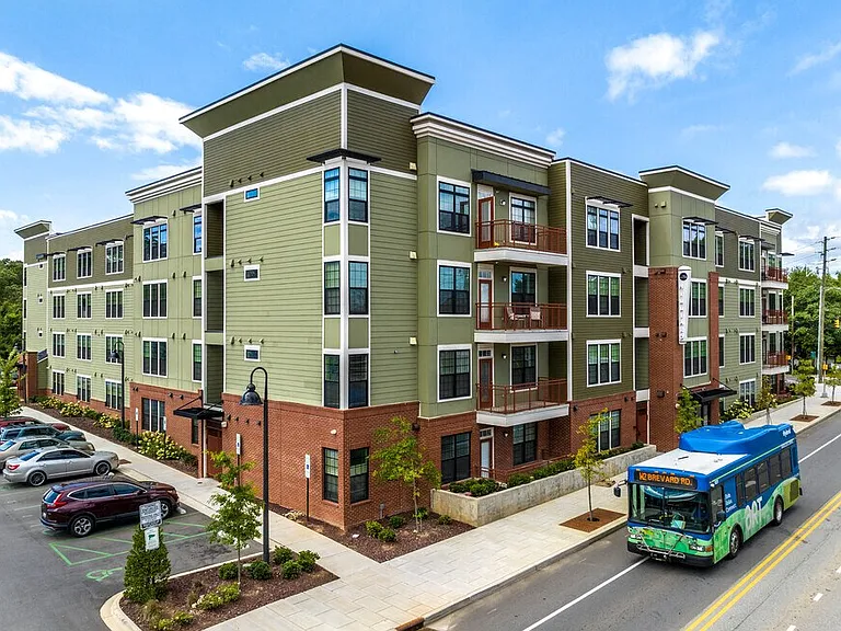 360 Hilliard Apartments — Photo 17