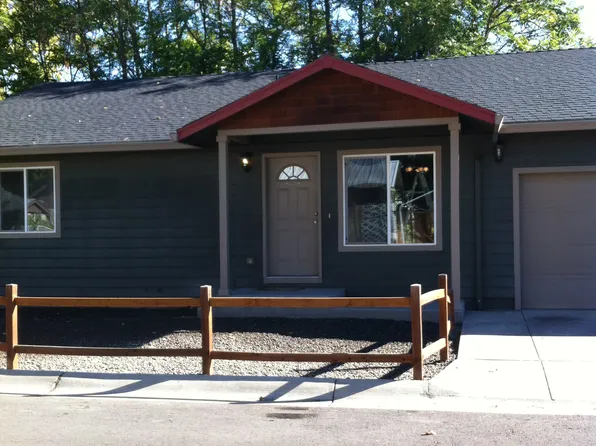 507 W 1st St, Phoenix, OR 97535