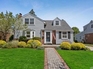 73 Gateway, Rockville Centre, NY 11570