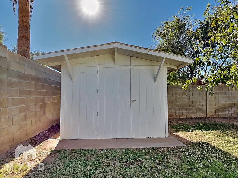 725 W Utopia Rd — Photo 16