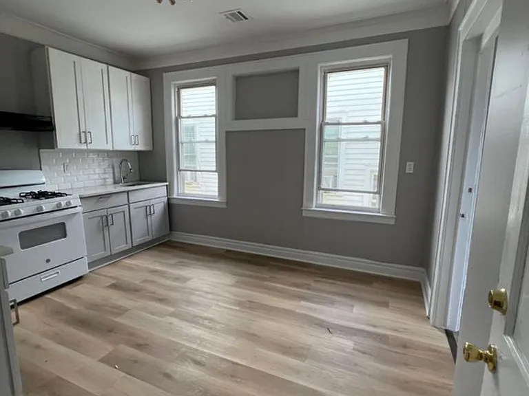 757 S 16th St #2F — Photo 1