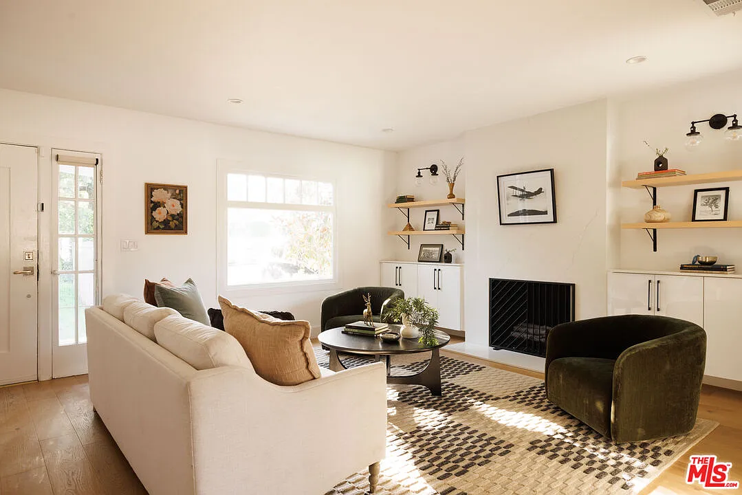 4 bed, 3.0 bath, 1962 sqft, $9,750 — Photo 3