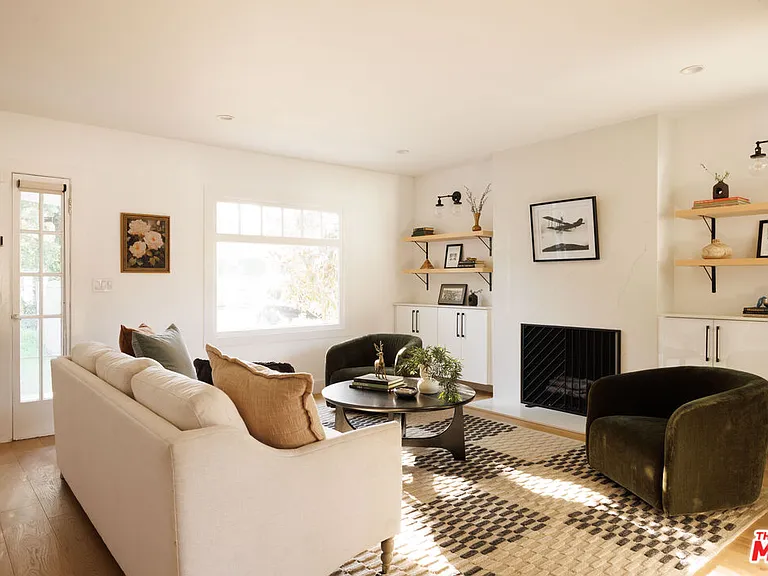122 N Wilton Pl — Photo 3