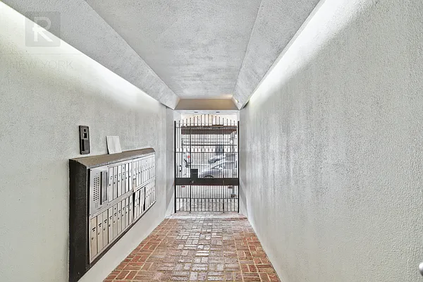 Sold by R New York | media 4