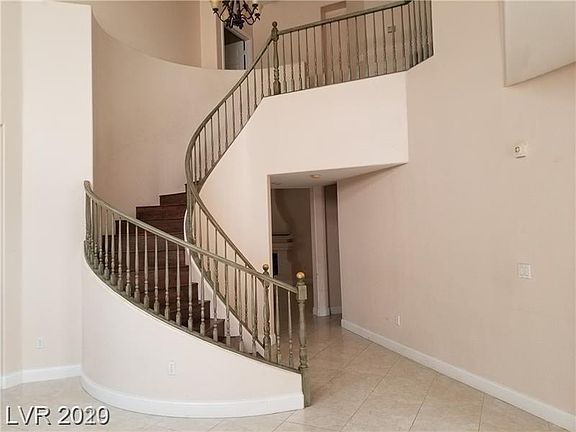2nd image of 165 Marco Island St
