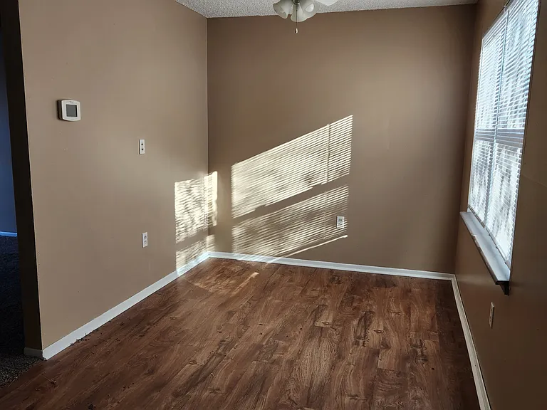 1310 E North St #9 — Photo 2
