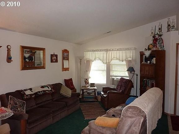 4th image of 4820 NE 58th St