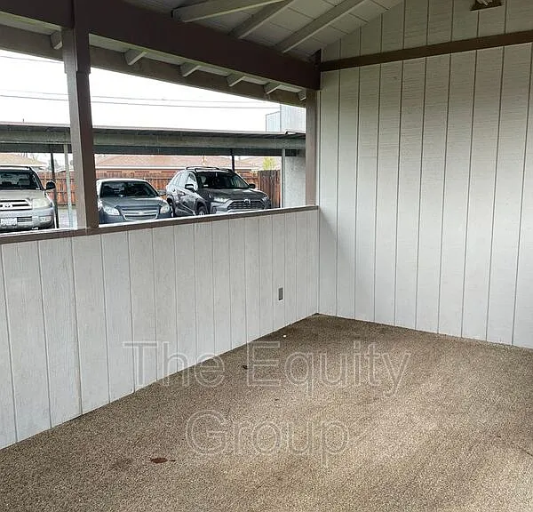 1865 Emma Lee Ln — Photo 2