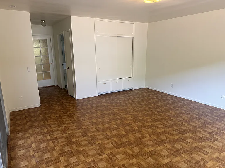 221 The Alameda — Photo 16