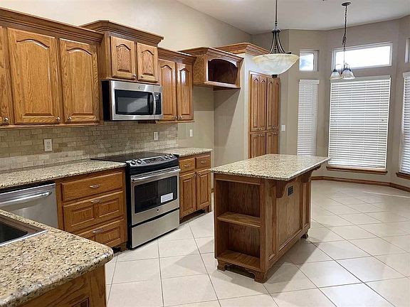 4th image of 6905 Silver Creek Cir