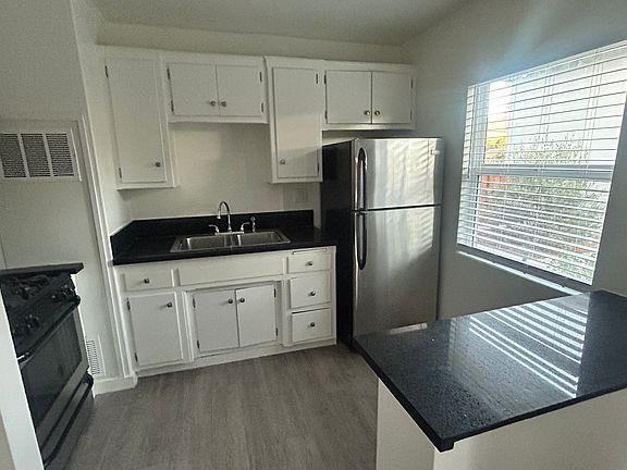 4th image of 305 N Signal St #2