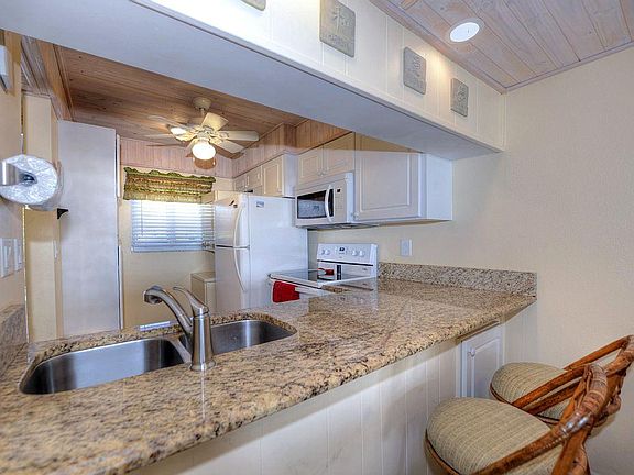 5th image of 8300 Estero Blvd