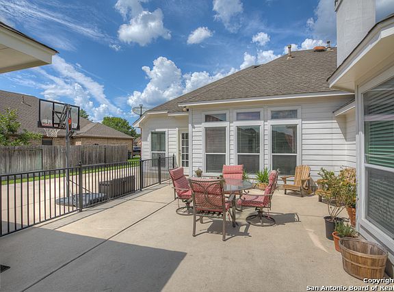3rd image of 1745 Oak Forest Dr