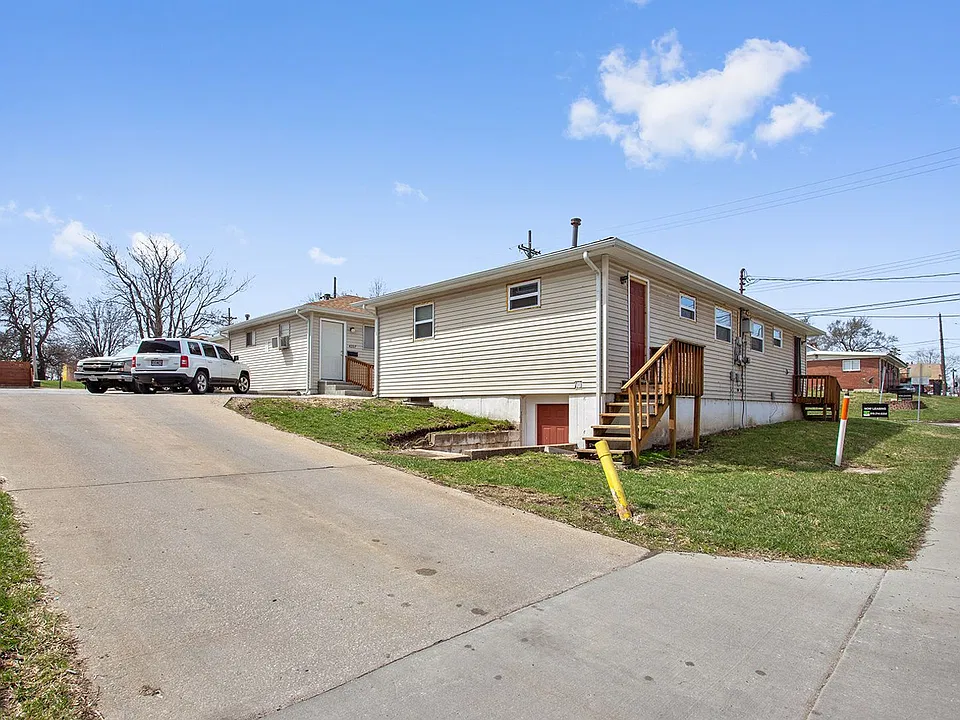 2715 W 42nd Ave