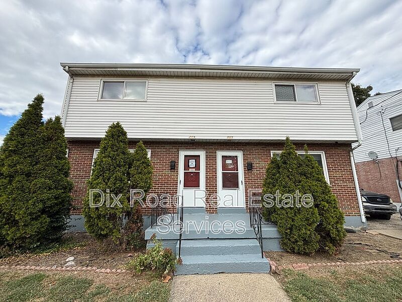 1st image of 810-812 N University Blvd #810