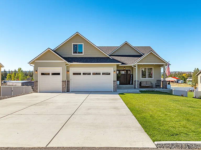 60829 Westview Dr — Photo 1
