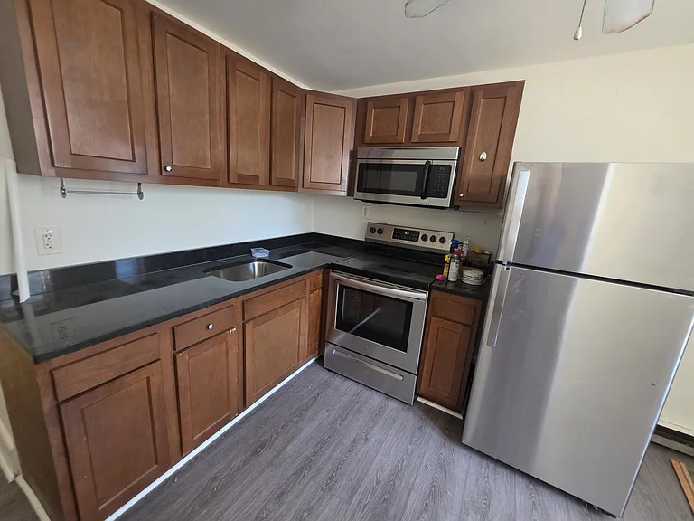 193 Pearl St #1 — Photo 4