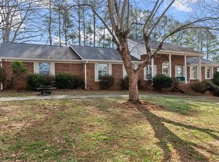 2160 Margaret Dr, Mount Airy, NC 27030