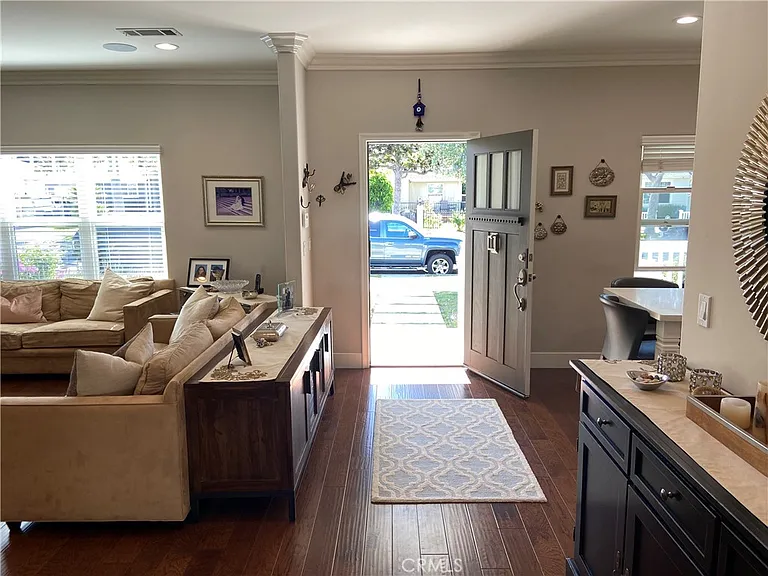 4470 Stansbury Ave — Photo 38