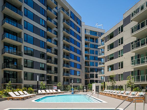 4th image of 2435 S Sepulveda Blvd #2903