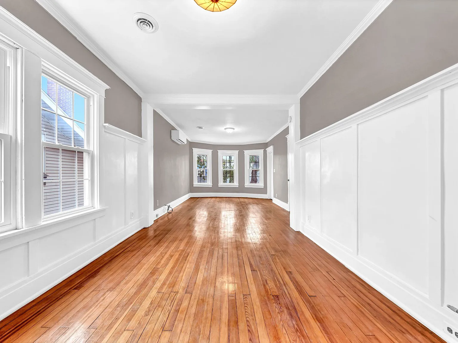 2 bed, 1.0 bath, 1200 sqft, $1,050 — Photo 1
