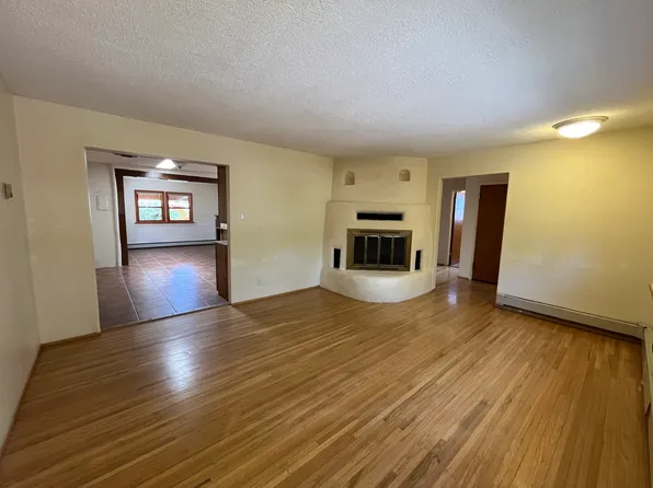 1022 Flora Dr, Santa Fe, NM 87505