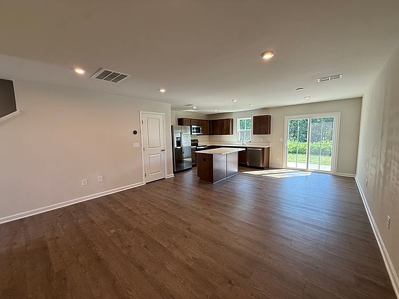 4th image of 1523 39th Avenue Loop Ne 4