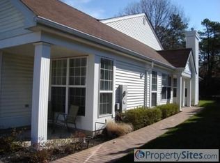 303 Glen Dr, Ridge, NY 11961