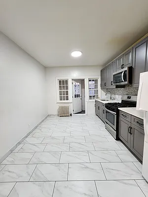 Rented by Astoria Realty | media 2