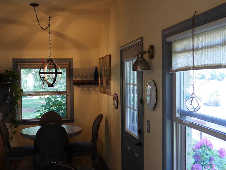 2362 Parkwood Ave — Photo 8