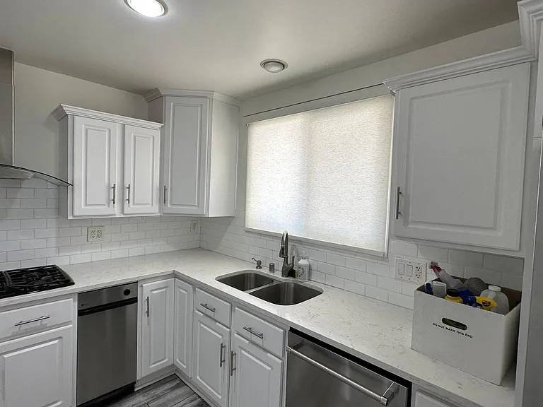 Kitchen 1.