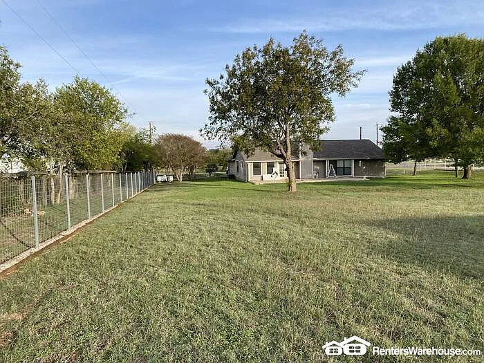 110 Dodgen Trl — Photo 17