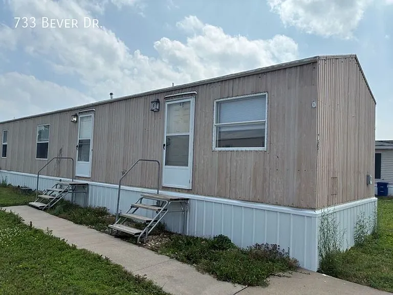 733 E Bever Dr — Photo 2