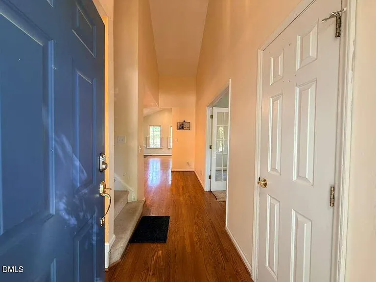 109 E Seve Ct — Photo 3
