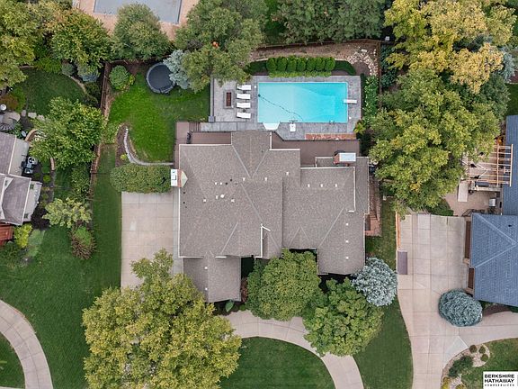 4th image of 641 N 163rd St