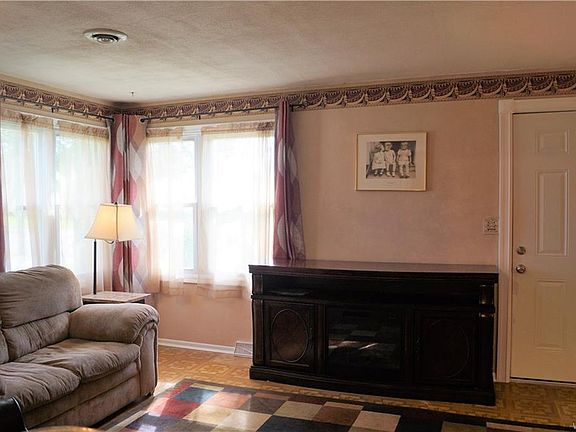 5th image of 163 Highland Ave