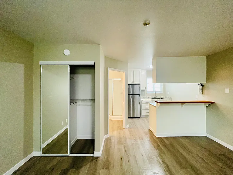 Studio - 420 SQ Ft