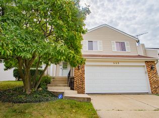 225 Augusta Dr, Vernon Hills, IL
