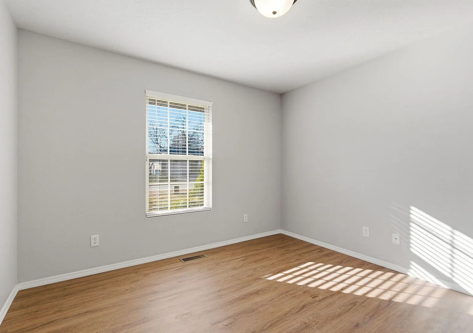 4 Bed 2 Bath 3 car Garage in Republic MO — Photo 4