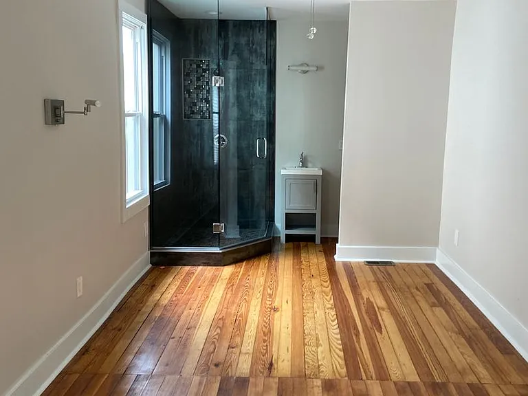 2315 Yemans St — Photo 7