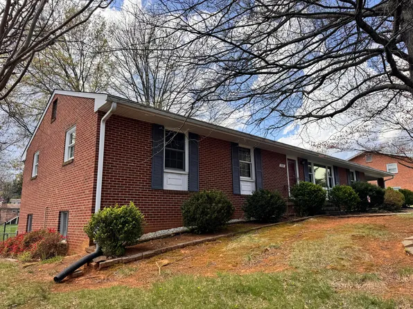 5712 Littlehorn Dr, Roanoke, VA 24018