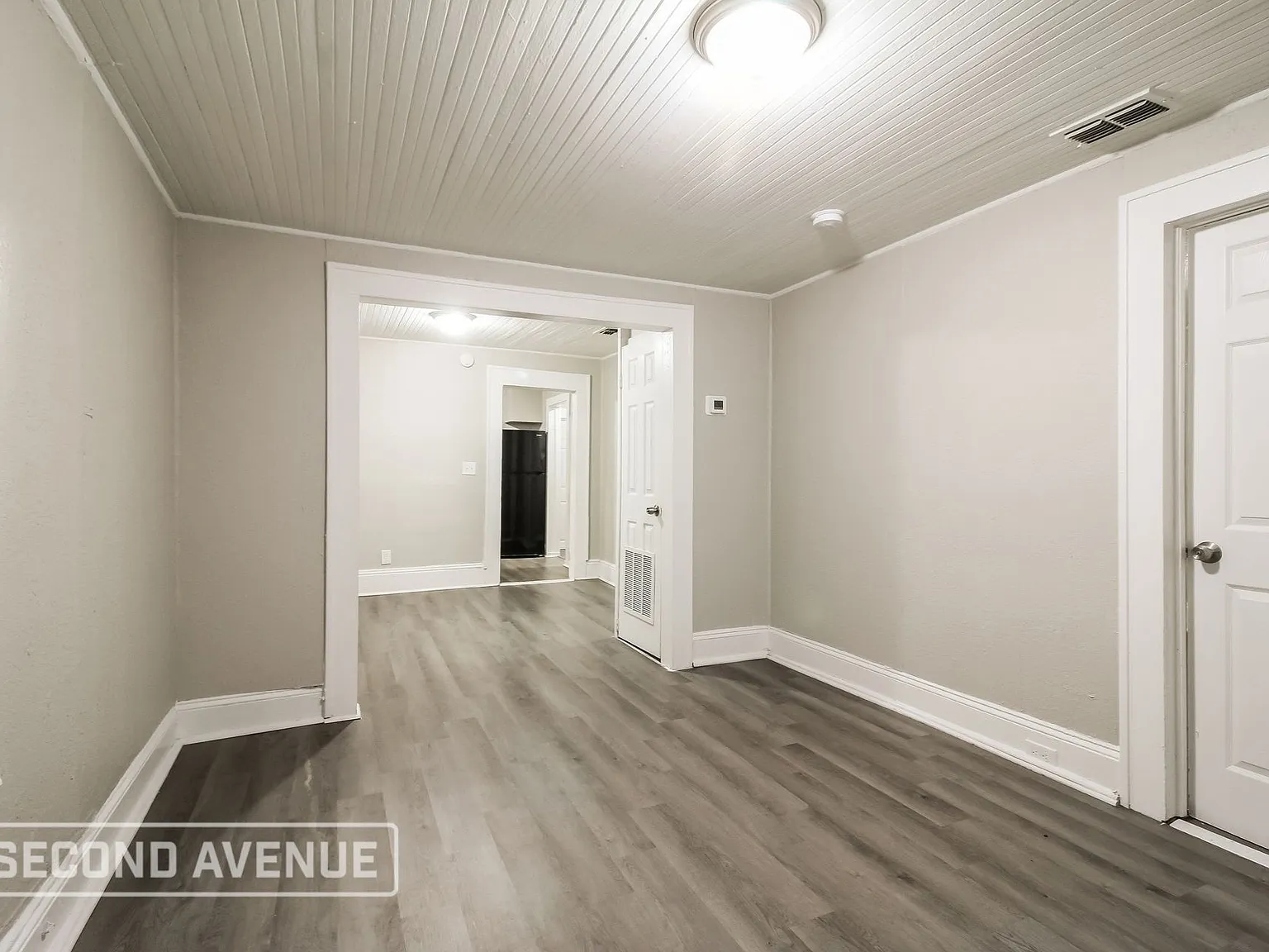 3 bed, 1.0 bath, 902 sqft, $950 — Photo 3