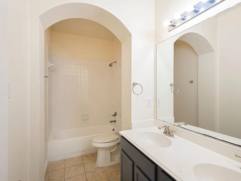 2905 Preston Ln — Photo 13