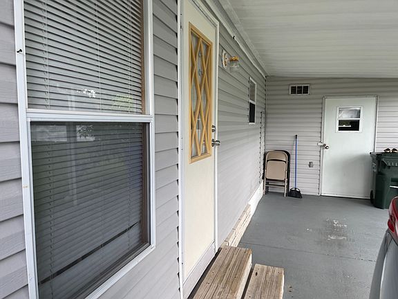 5th image of 1783 Poppy Cir