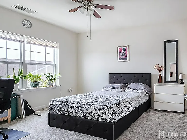 548 E Celebration Way — Photo 8