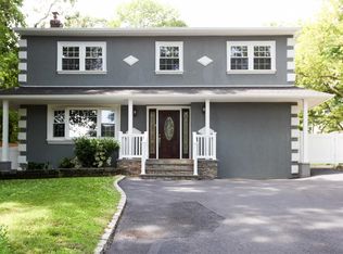 8 Pia Blvd, Smithtown, NY 11787