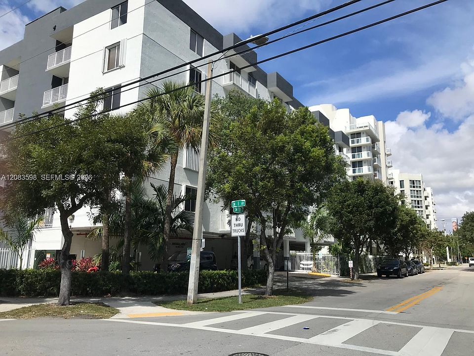 1st image of 126 SW 17th Rd APT 302